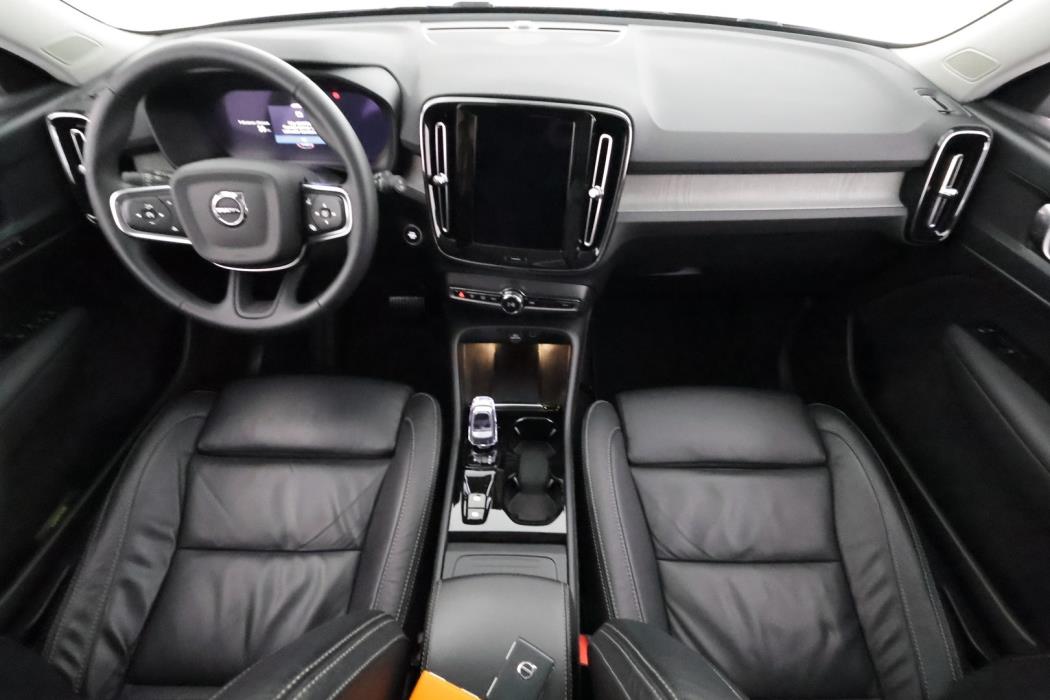 VOLVO XC40 2023