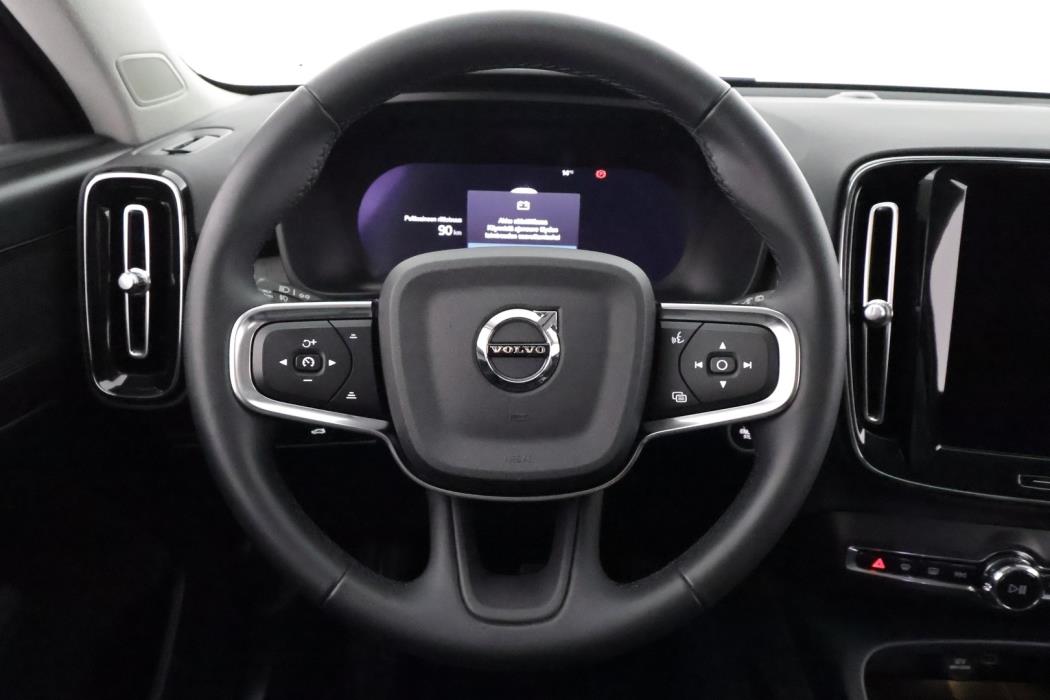 VOLVO XC40 2023