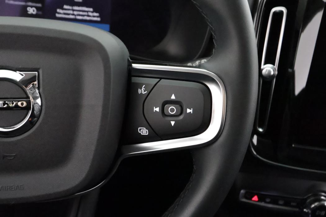 VOLVO XC40 2023