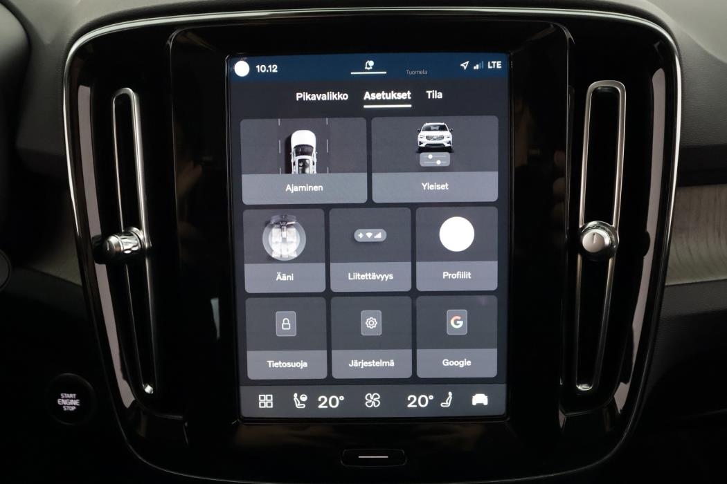 VOLVO XC40 2023