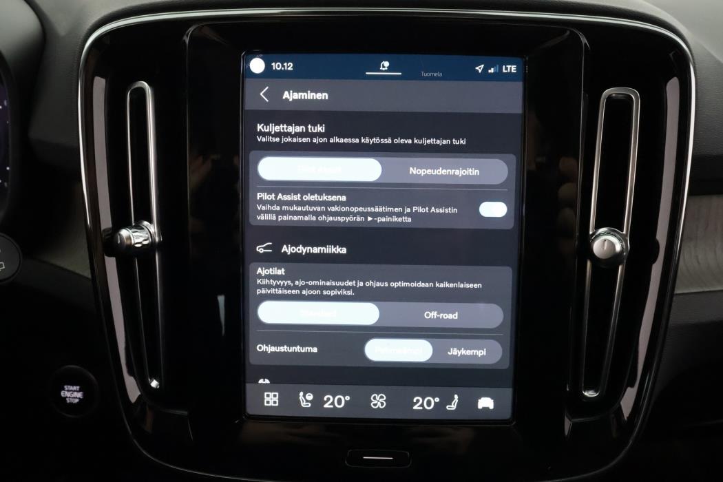 VOLVO XC40 2023