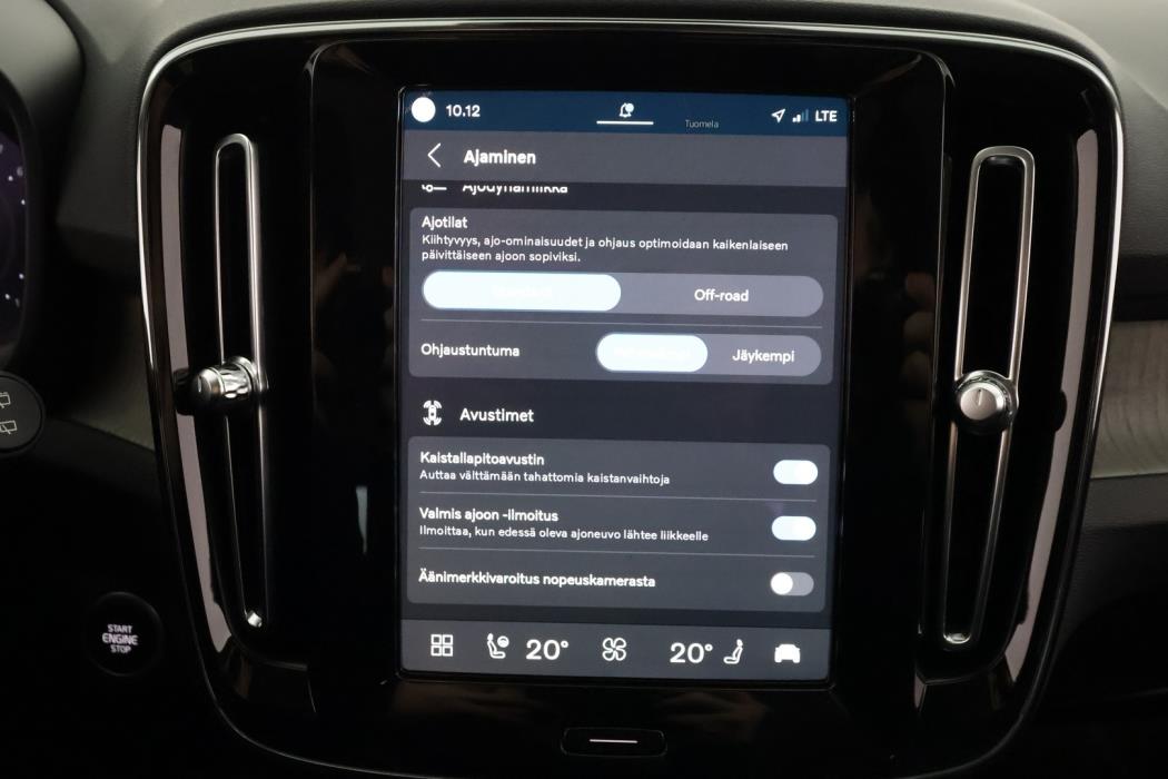 VOLVO XC40 2023