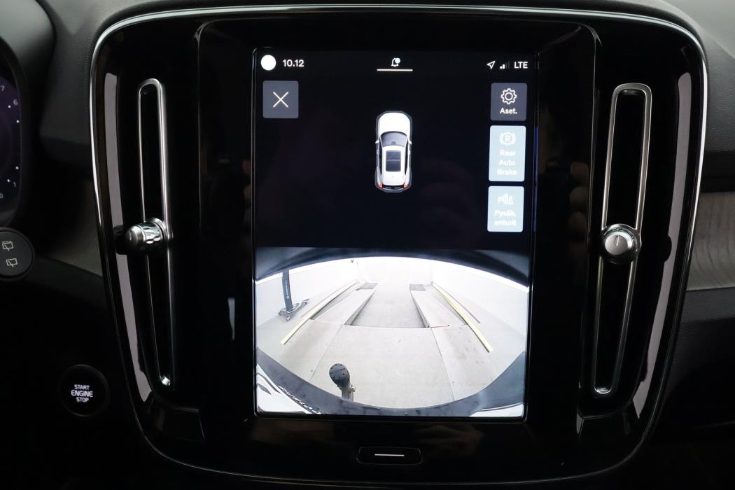 VOLVO XC40 2023
