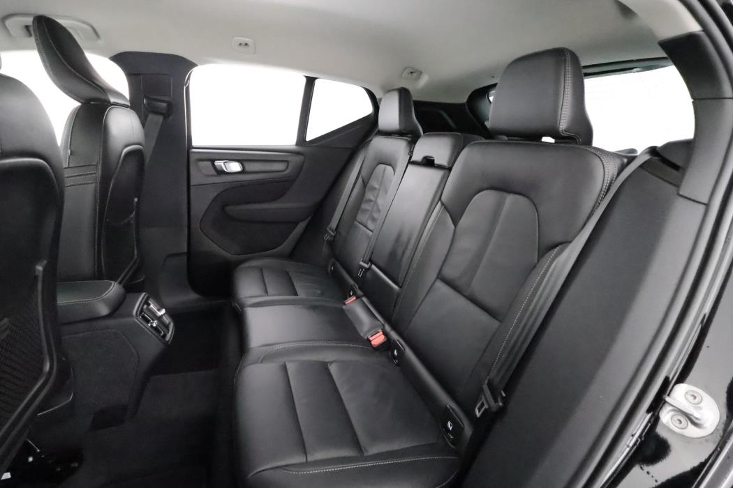 VOLVO XC40 2023