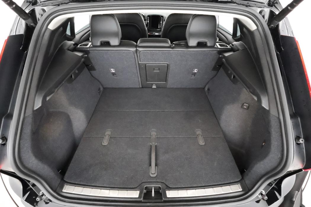 VOLVO XC40 2023