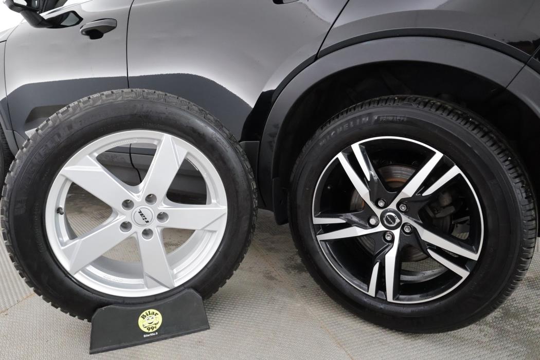 VOLVO XC40 2023
