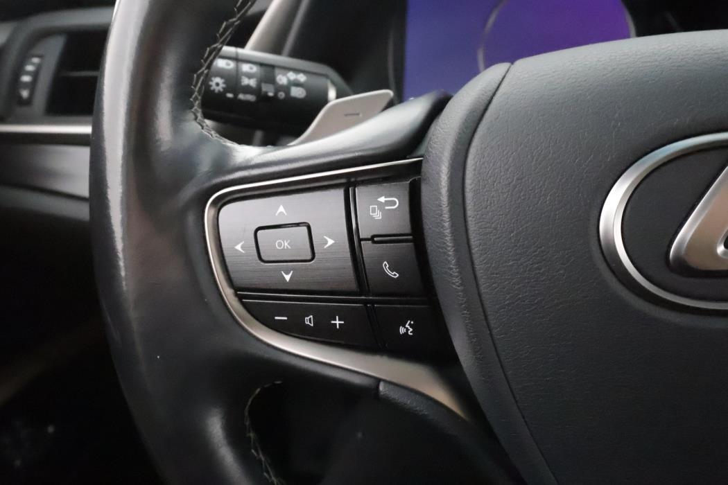 LEXUS ES 2020