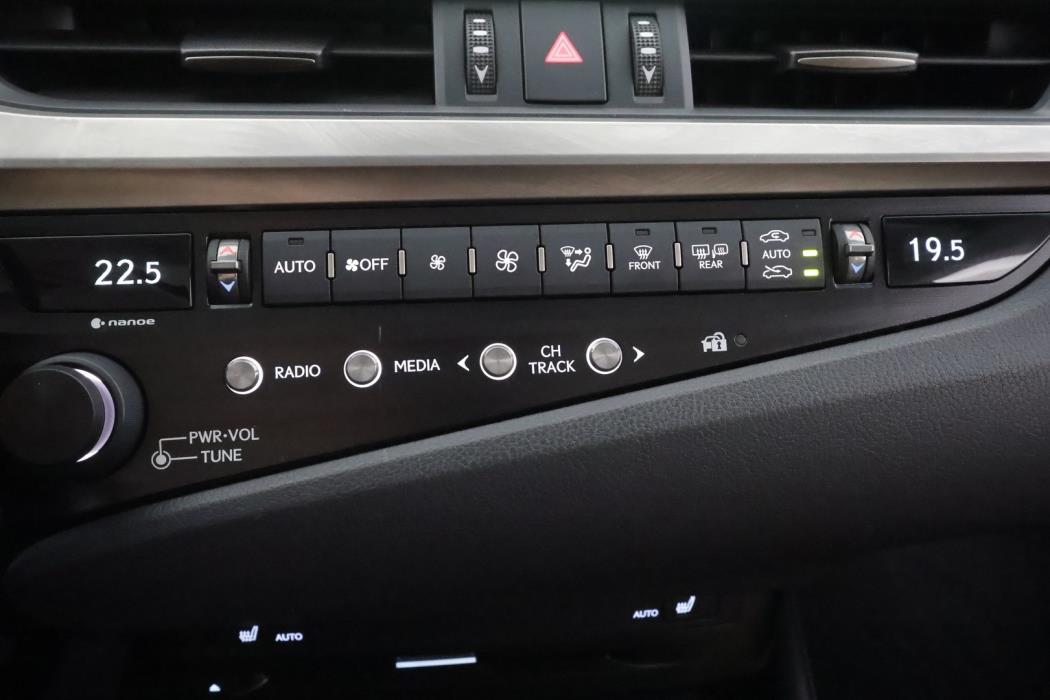 LEXUS ES 2020