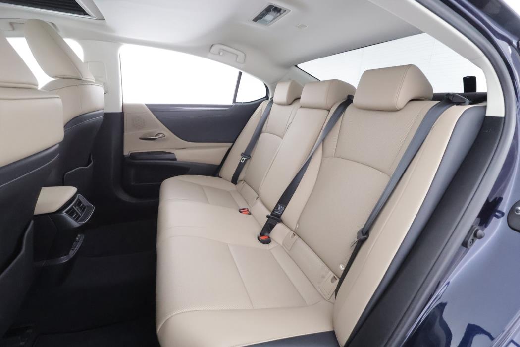 LEXUS ES 2020