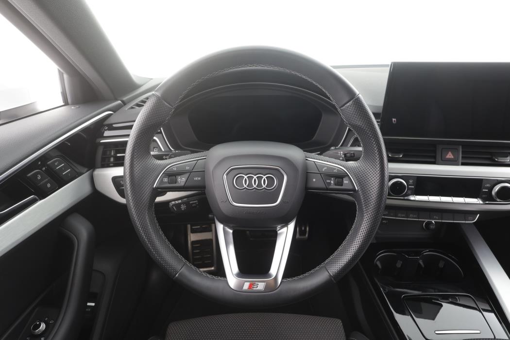AUDI A4 2021
