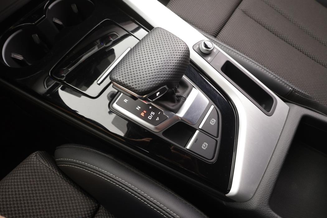 AUDI A4 2021