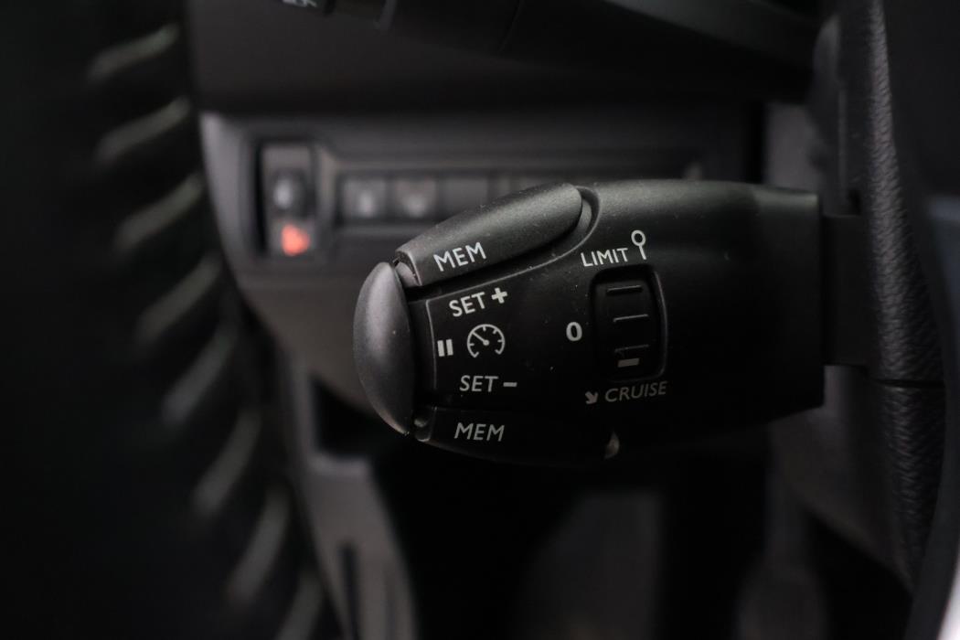 PEUGEOT 308 2015