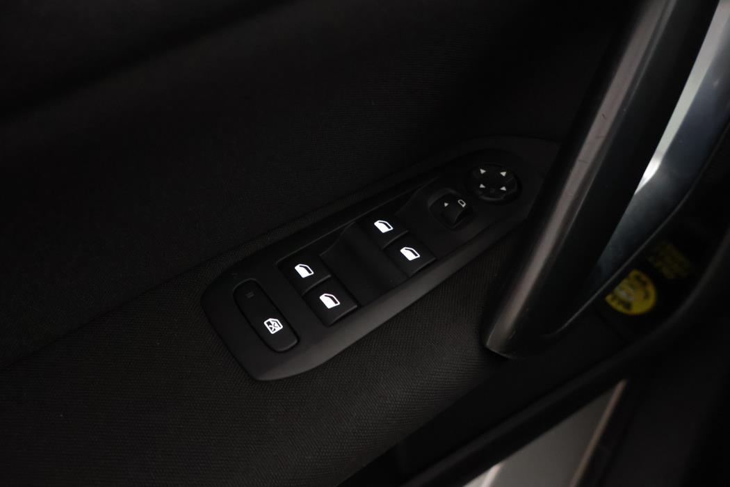 PEUGEOT 308 2015