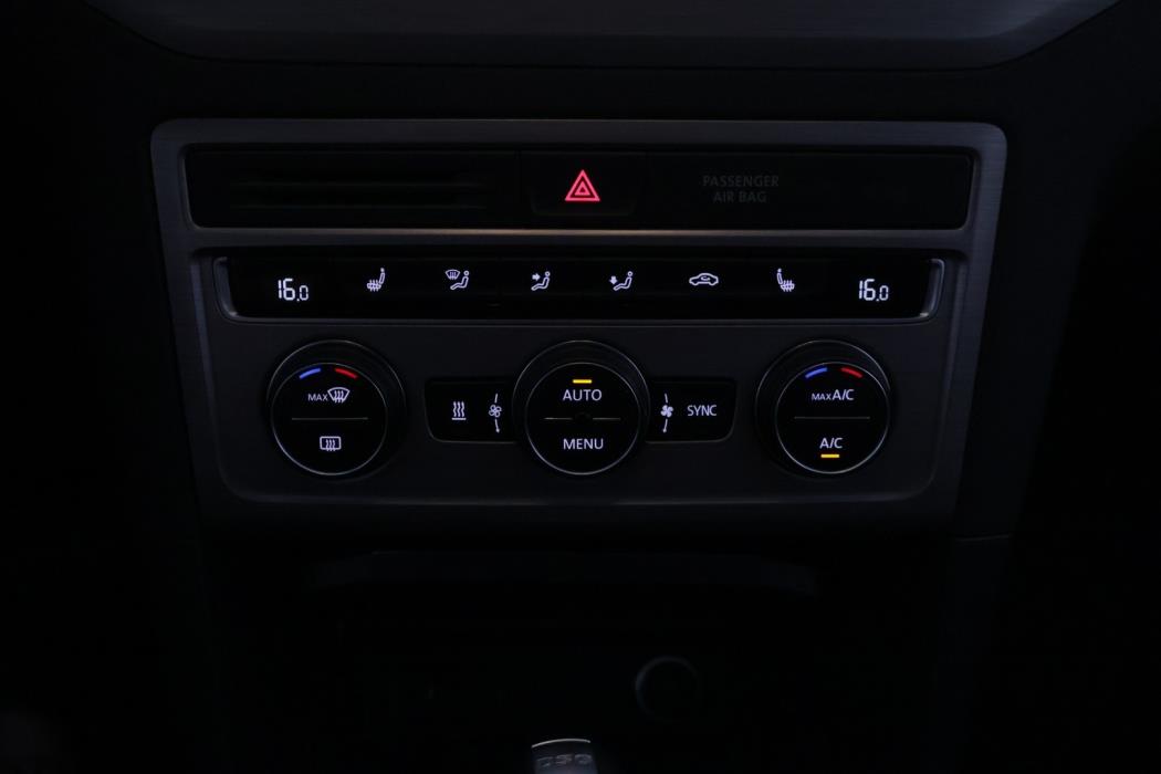 VOLKSWAGEN Golf Sportsvan 2017