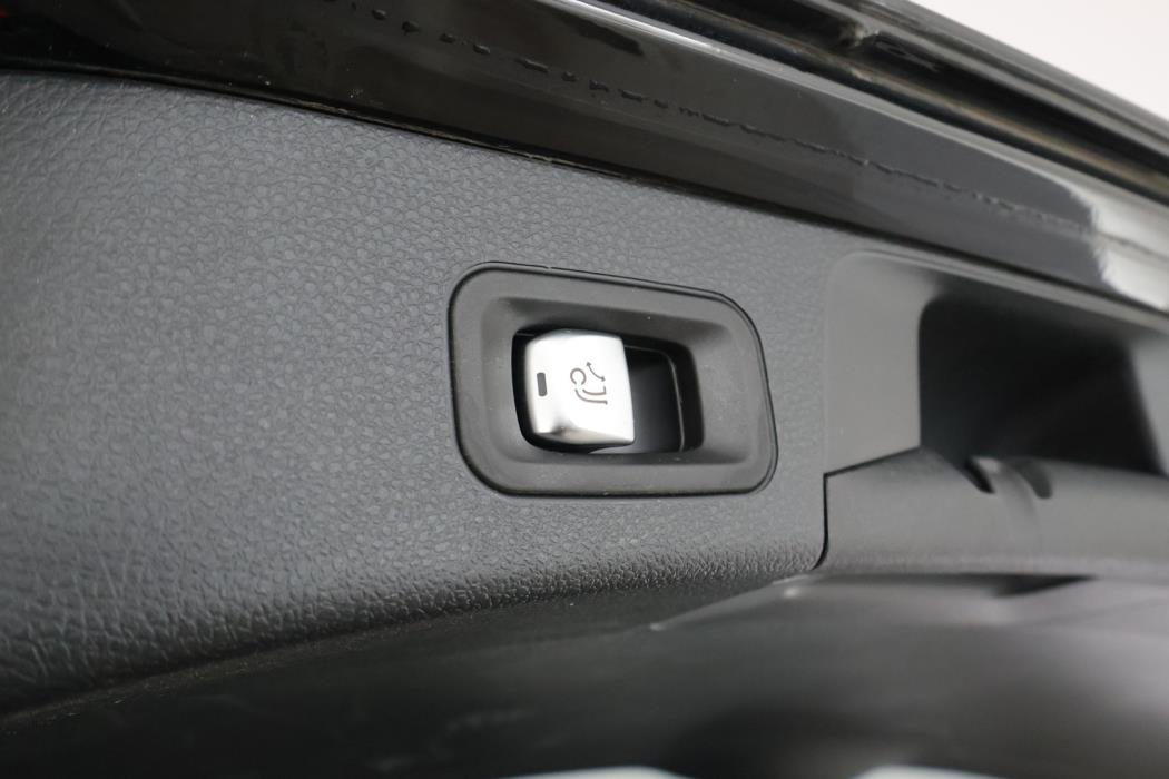 MERCEDES-BENZ C 2020