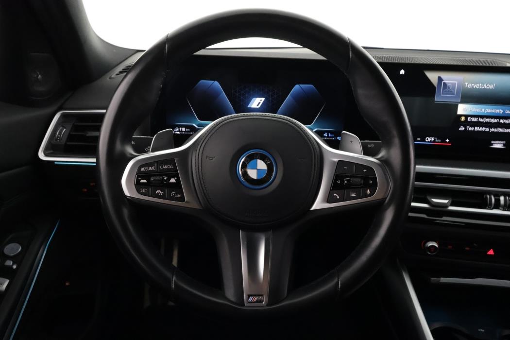 BMW 330 2023