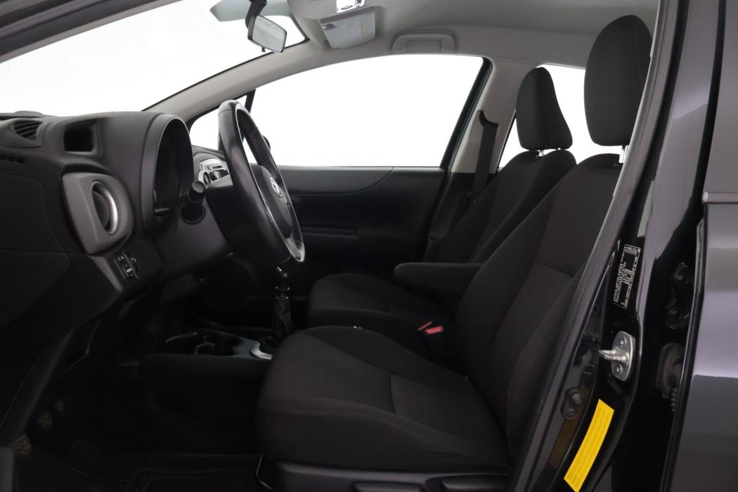 TOYOTA Yaris 2013