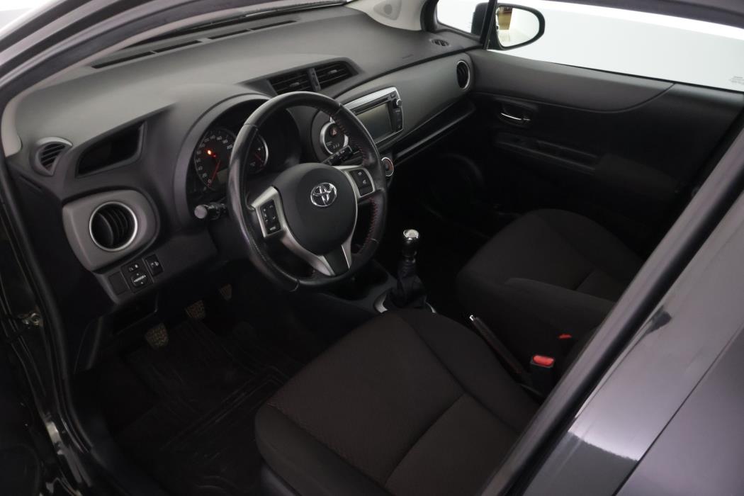 TOYOTA Yaris 2013