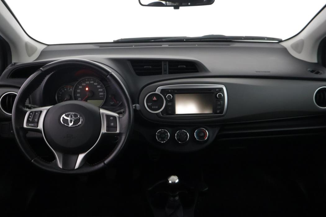 TOYOTA Yaris 2013