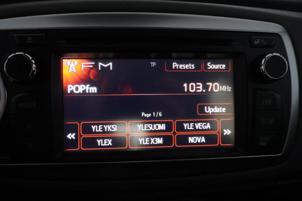 TOYOTA Yaris 2013