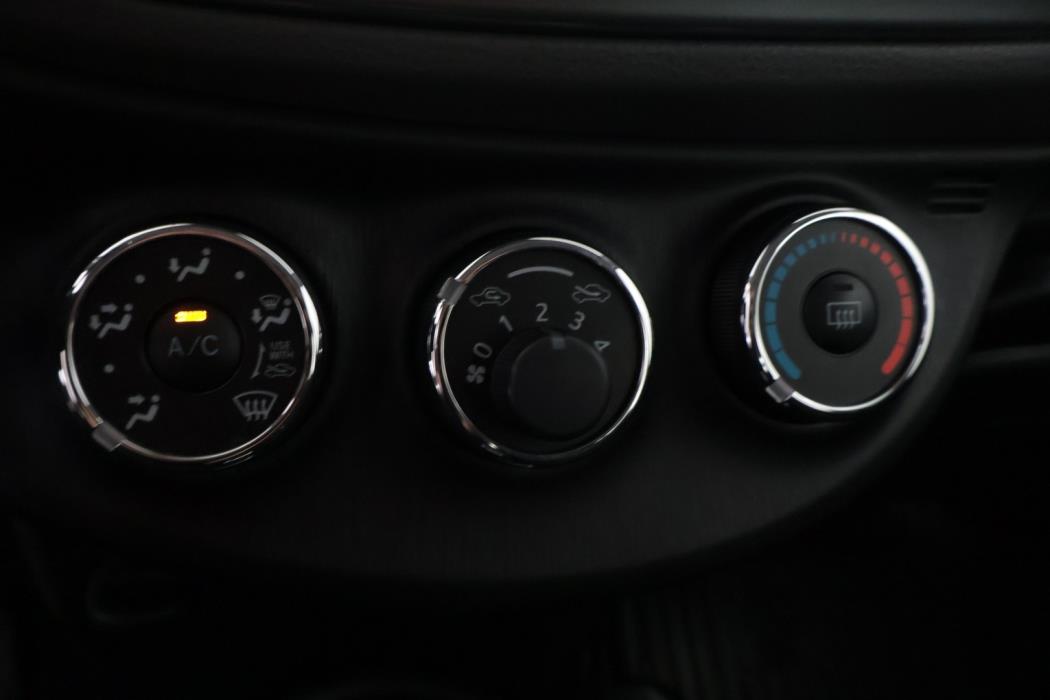 TOYOTA Yaris 2013