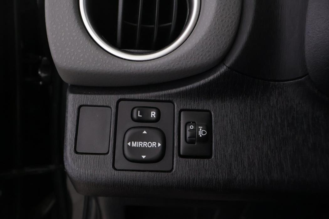 TOYOTA Yaris 2013