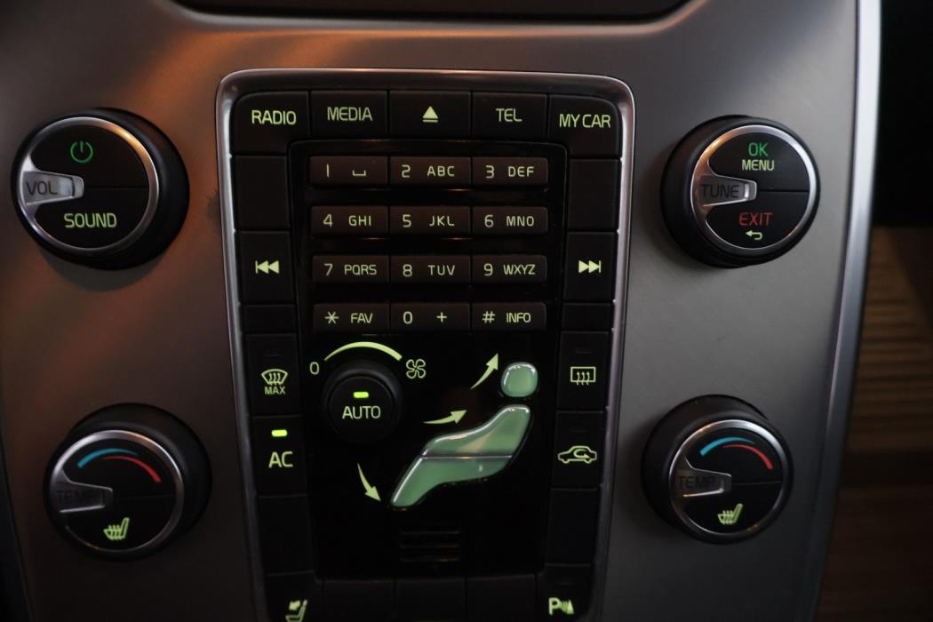 VOLVO V70 2012