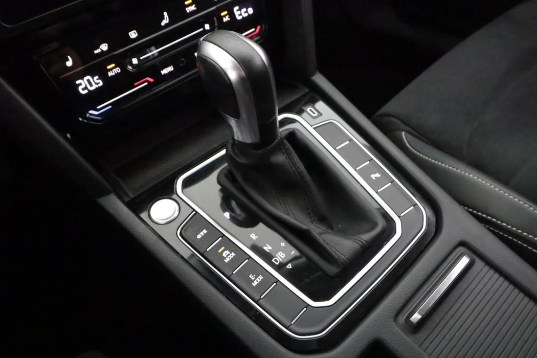 VOLKSWAGEN Passat 2021