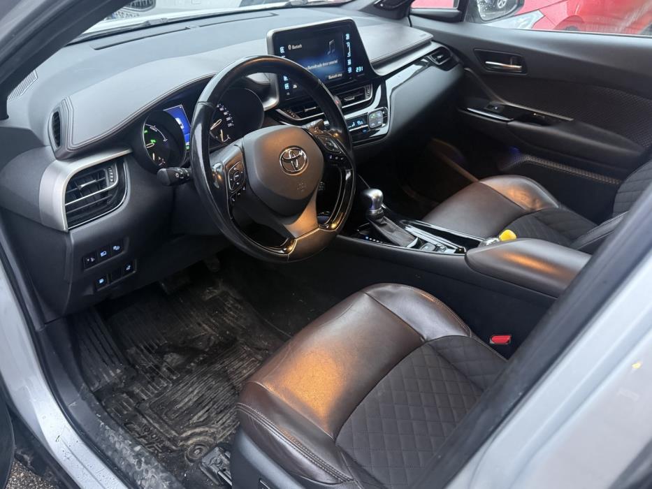 TOYOTA C-HR 2017