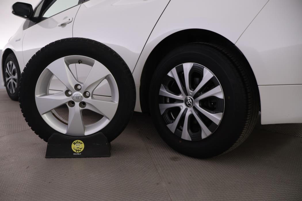 TOYOTA Prius 2018