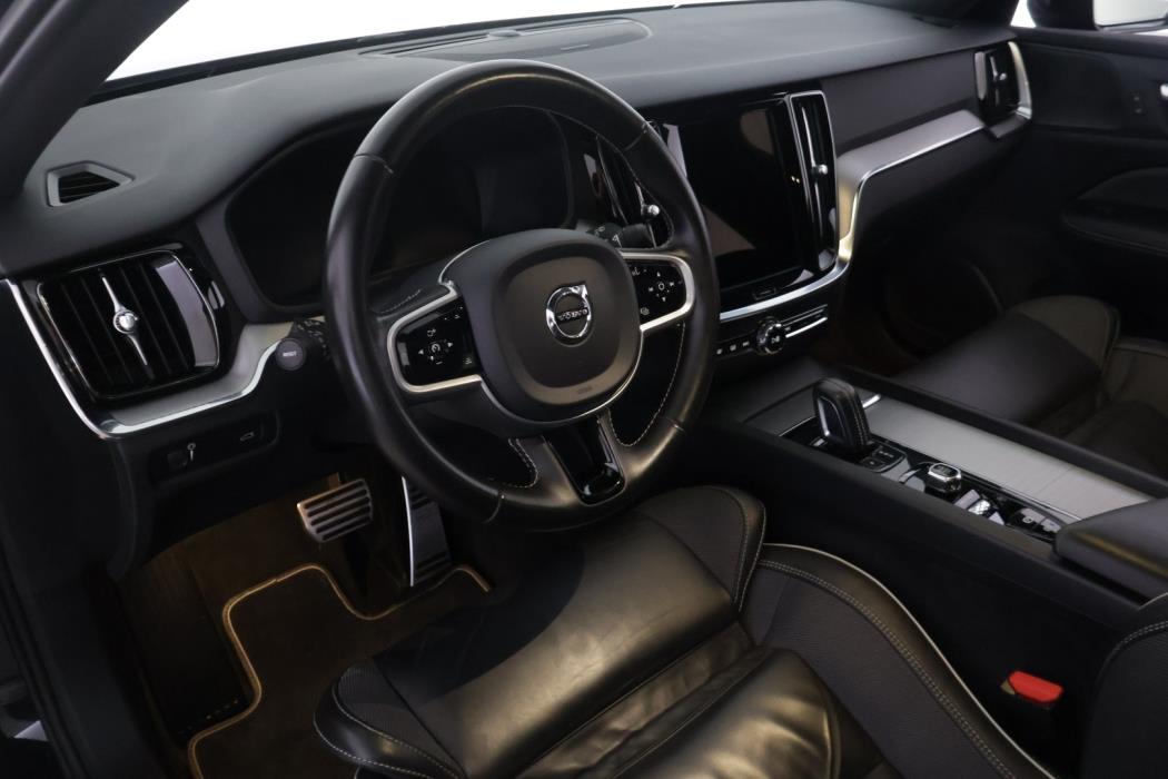VOLVO V60 2021