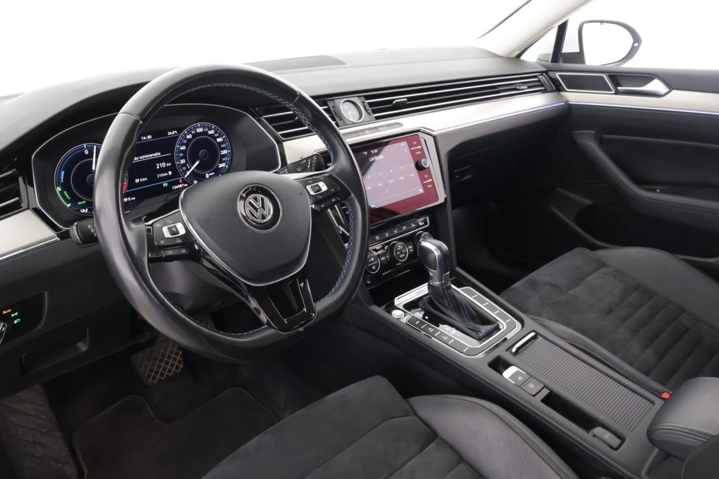 VOLKSWAGEN Passat 2018