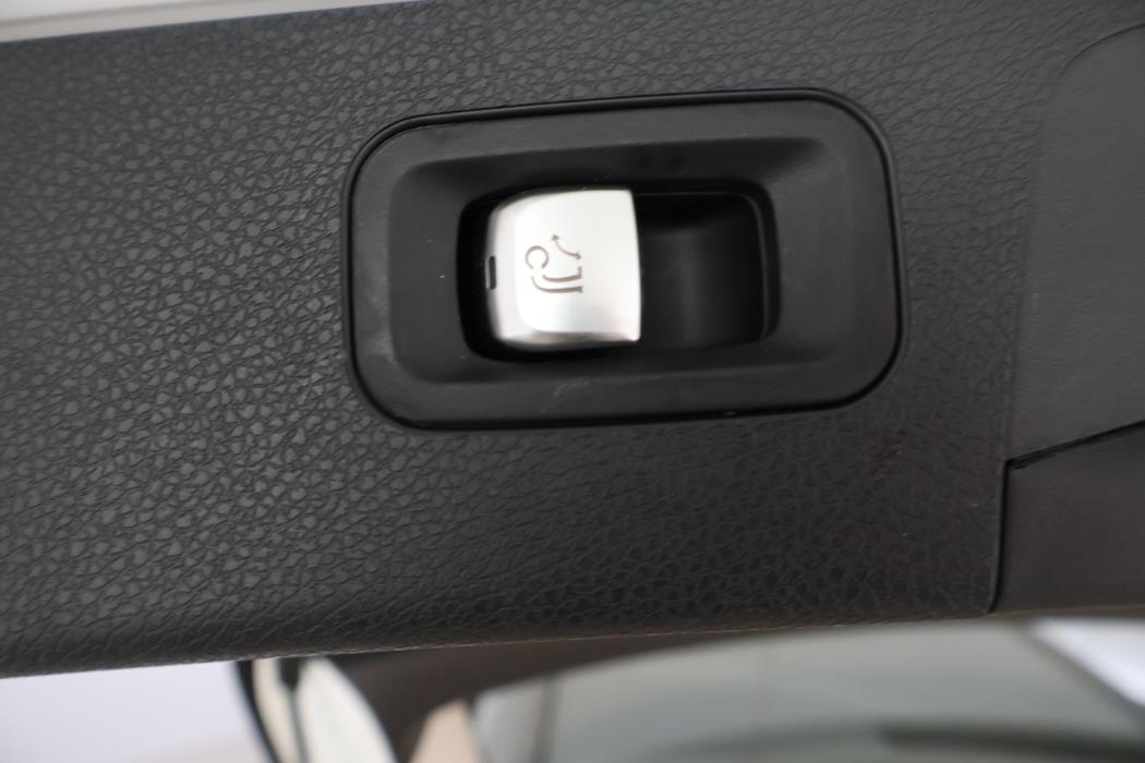 MERCEDES-BENZ E 2019