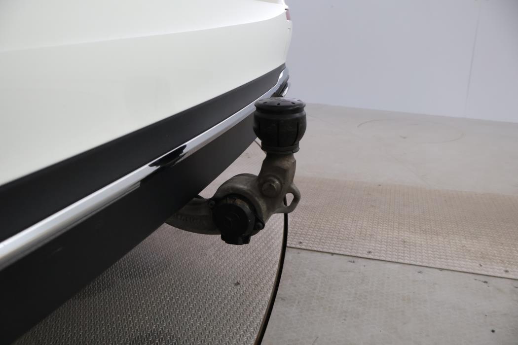 MERCEDES-BENZ E 2019