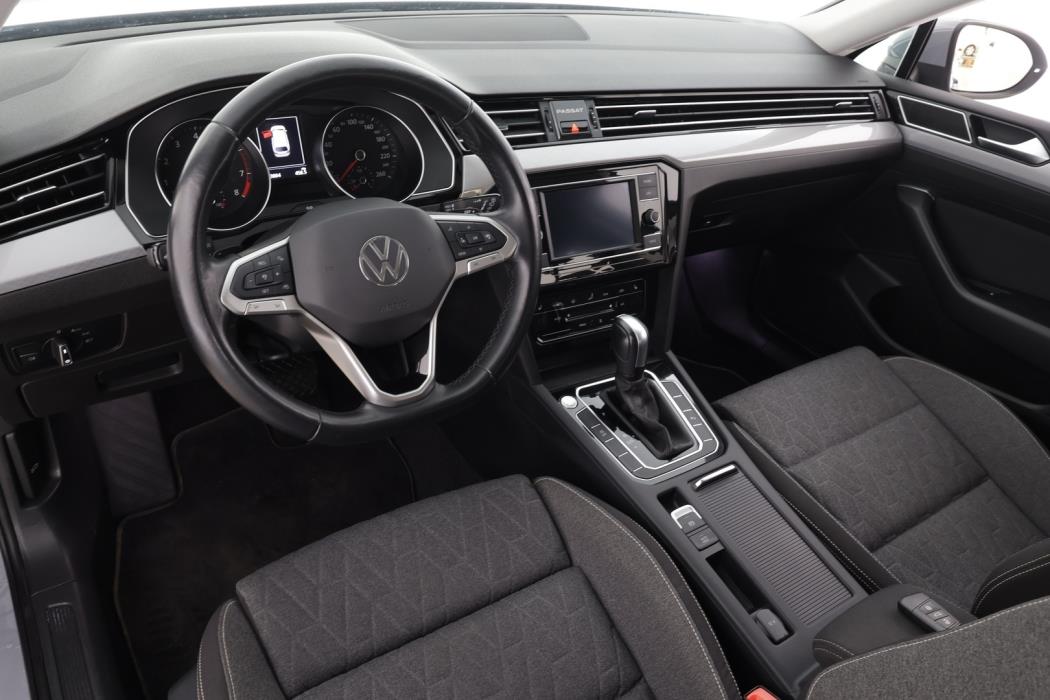 VOLKSWAGEN Passat 2023