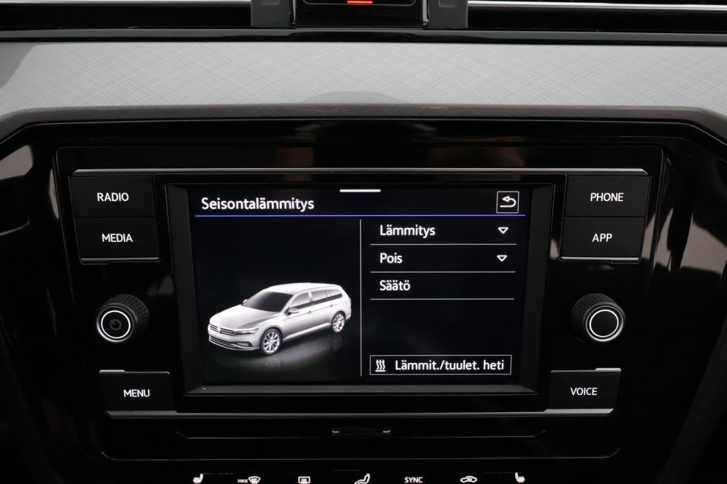 VOLKSWAGEN Passat 2023