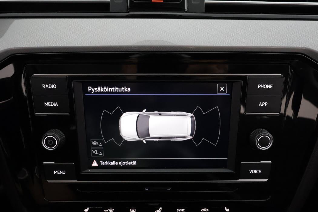 VOLKSWAGEN Passat 2023