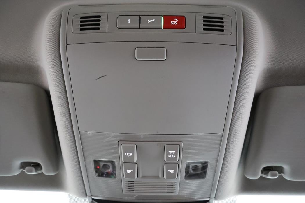 VOLKSWAGEN Passat 2023