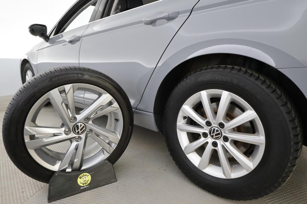 VOLKSWAGEN Passat 2023