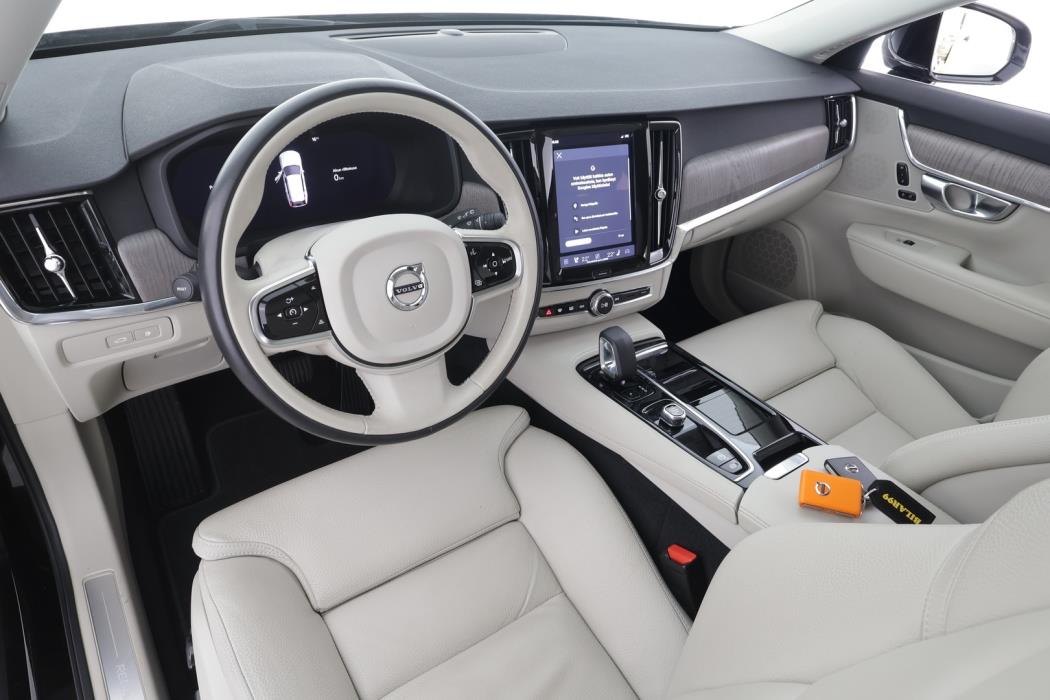 VOLVO V90 2023