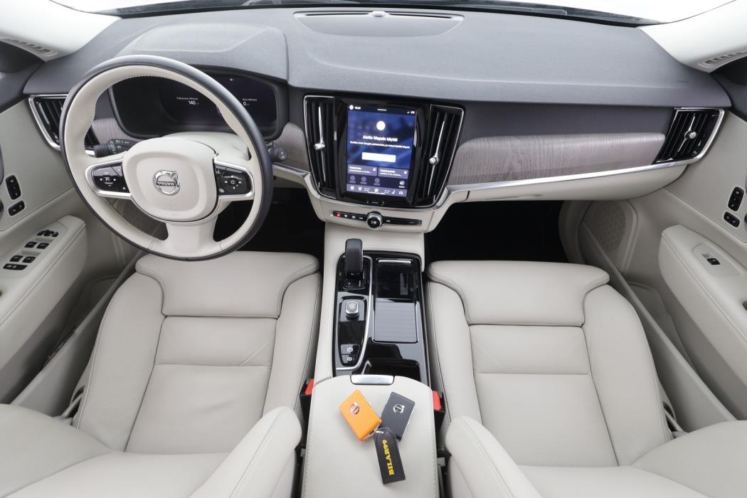 VOLVO V90 2023