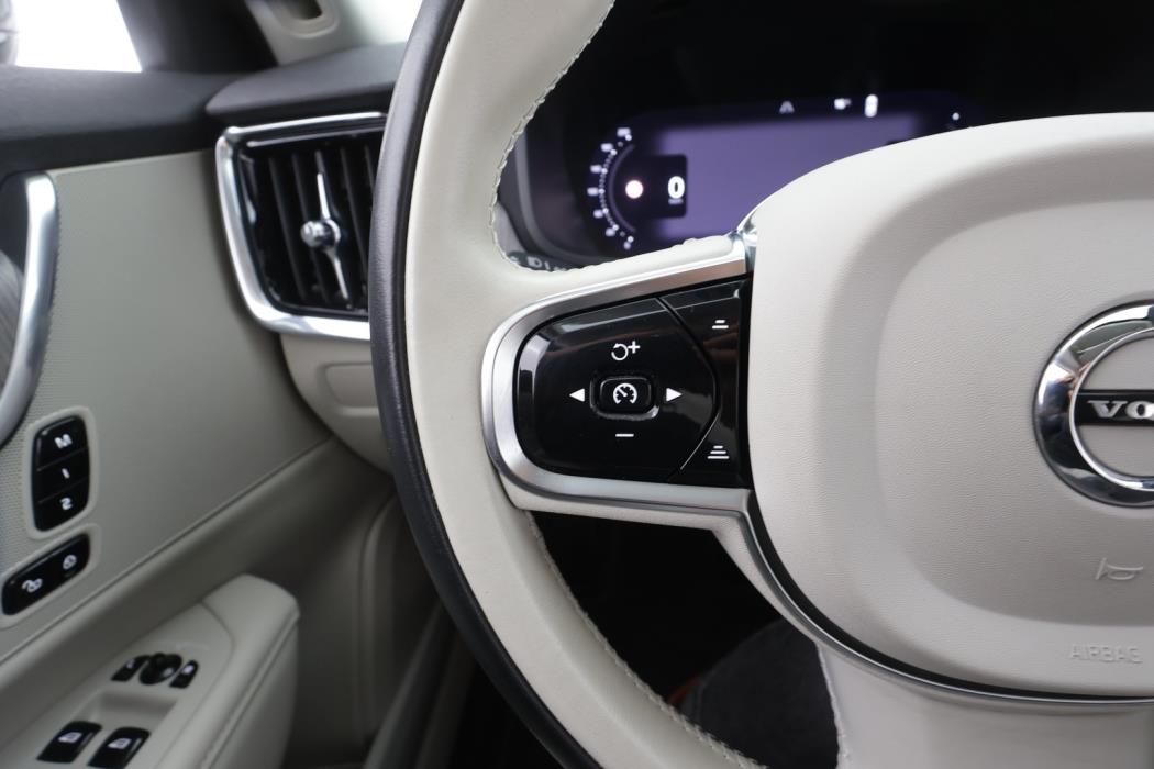 VOLVO V90 2023