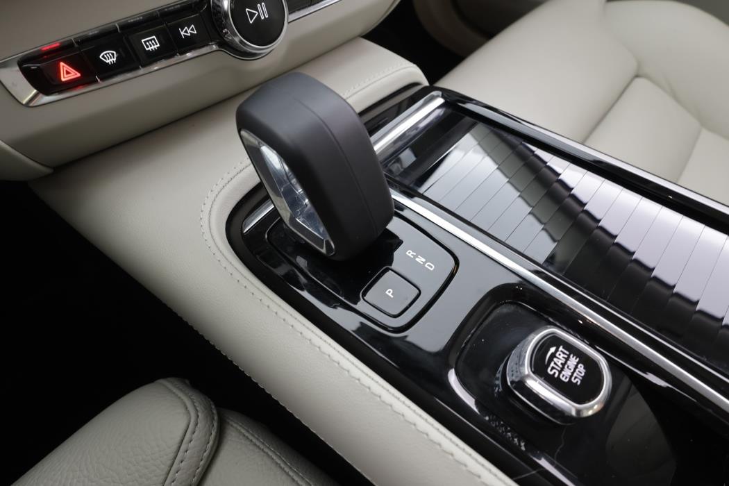 VOLVO V90 2023