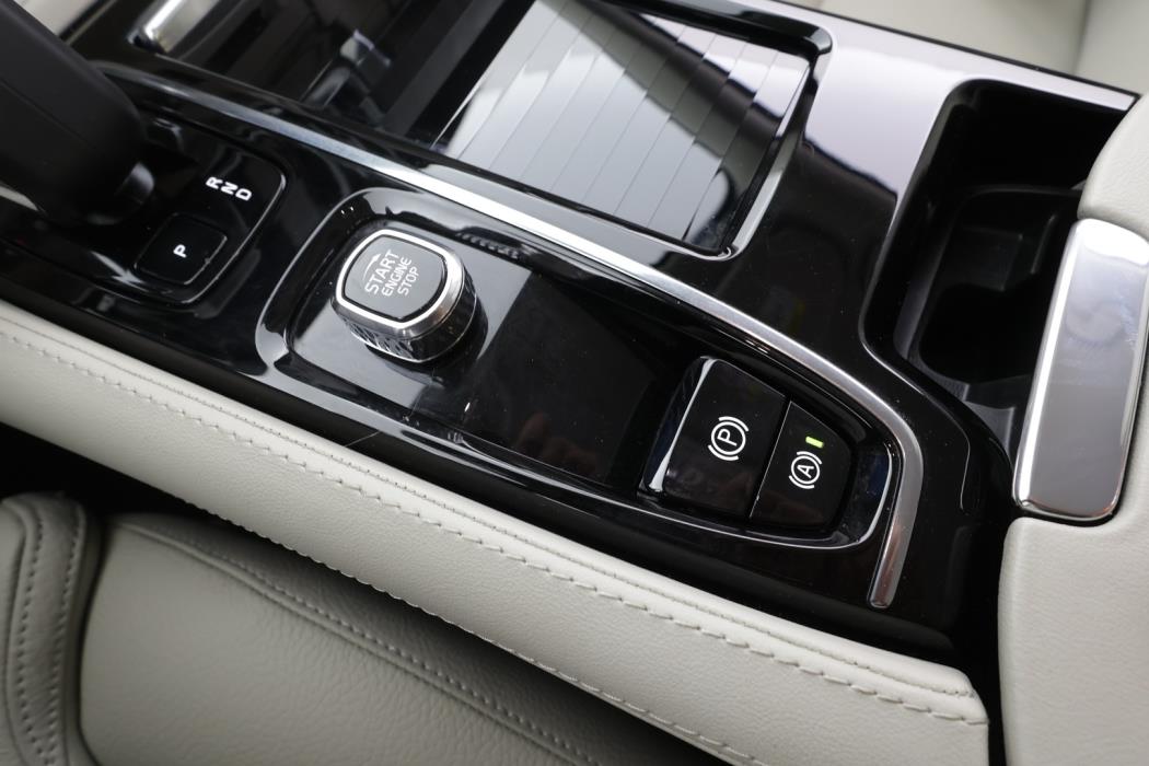 VOLVO V90 2023