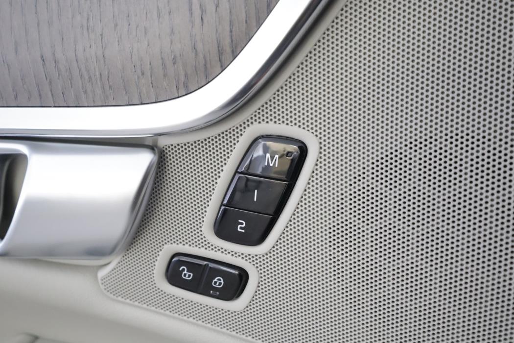 VOLVO V90 2023