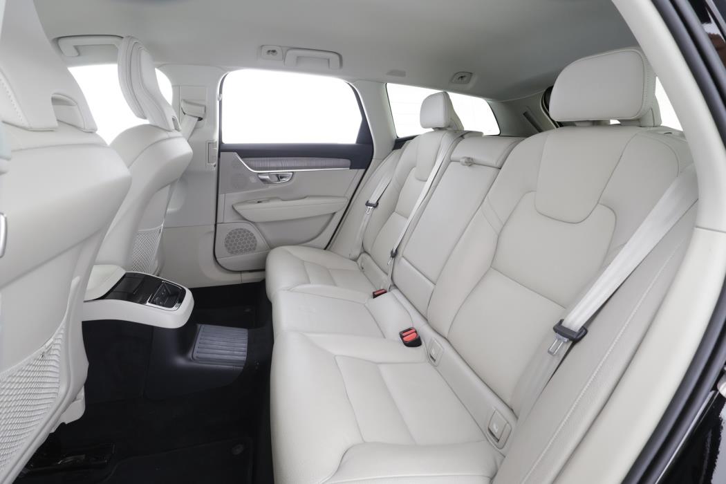 VOLVO V90 2023