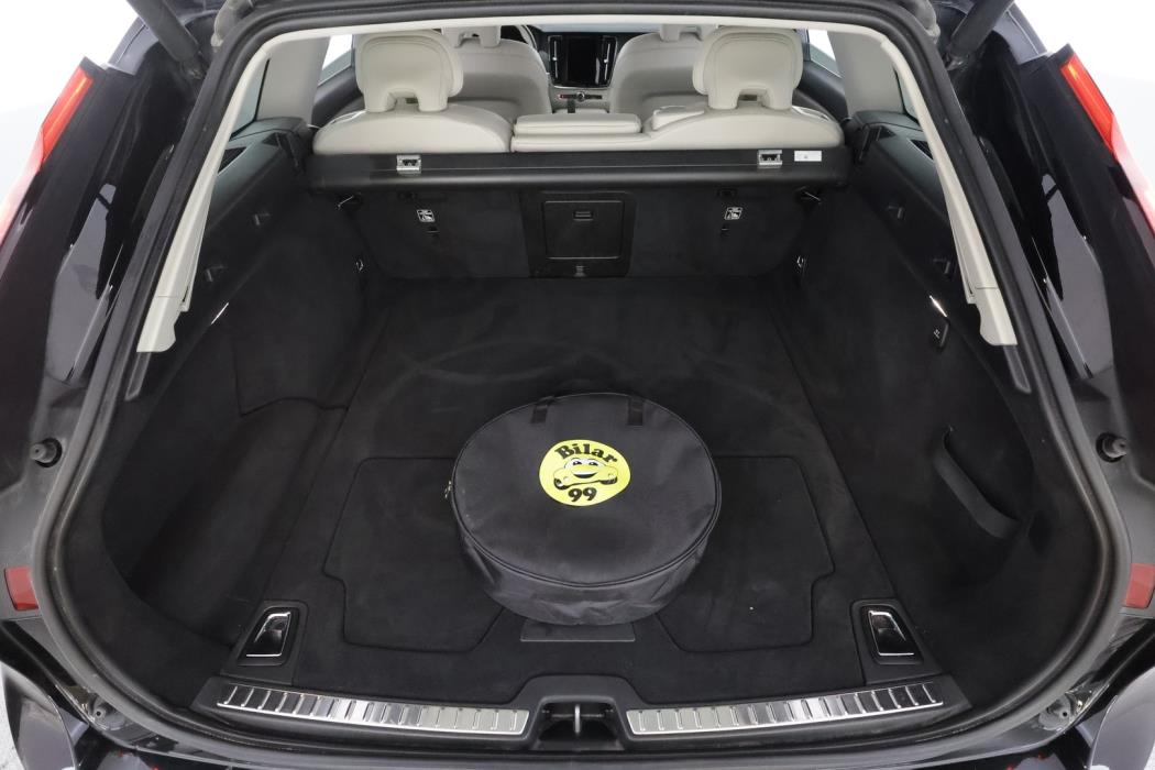VOLVO V90 2023