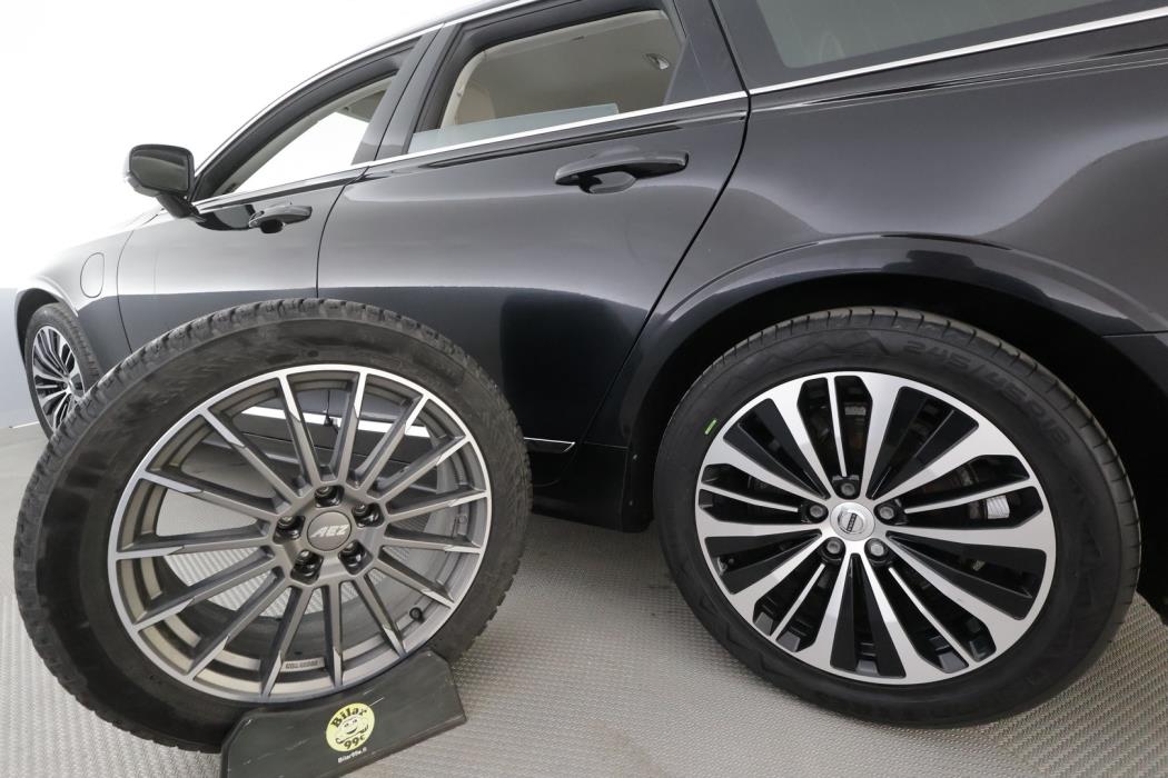 VOLVO V90 2023