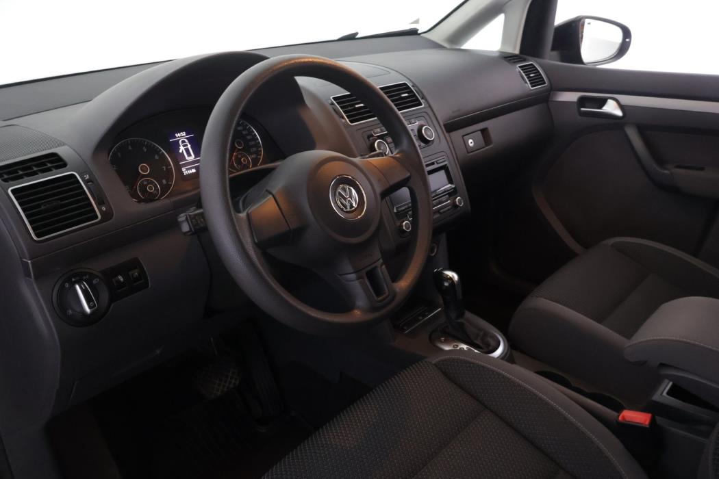 VOLKSWAGEN Touran 2012