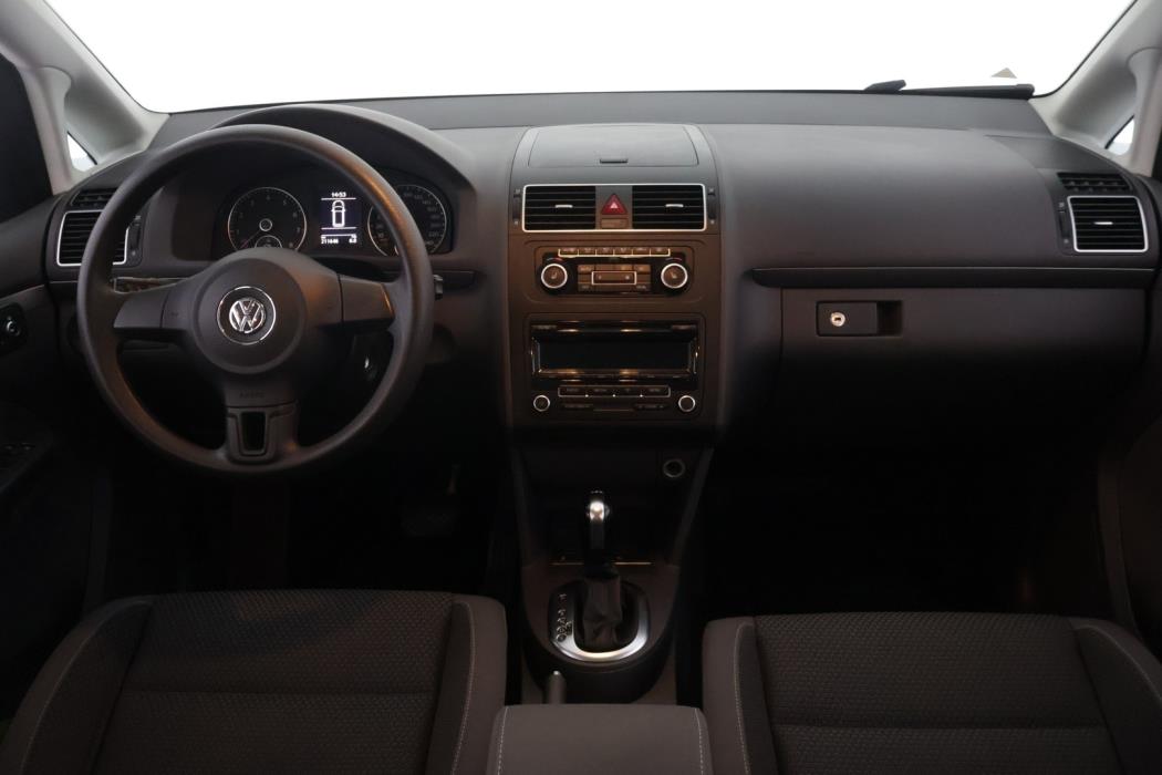 VOLKSWAGEN Touran 2012
